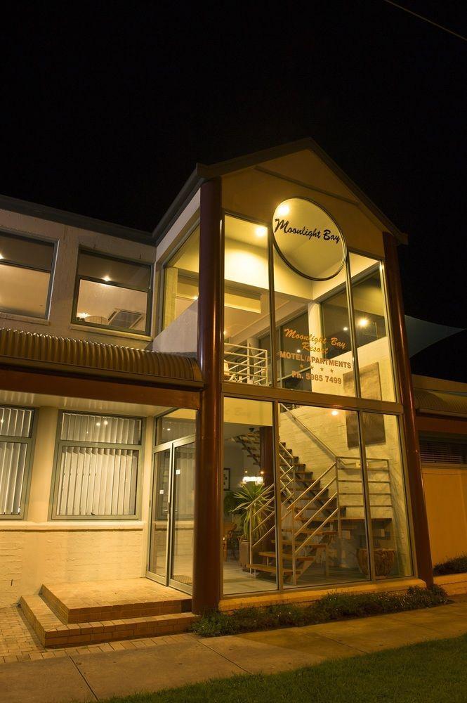 Moonlight Bay Apartments Rye Extérieur photo