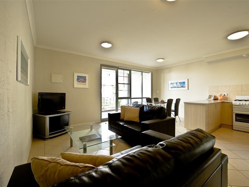 Moonlight Bay Apartments Rye Extérieur photo