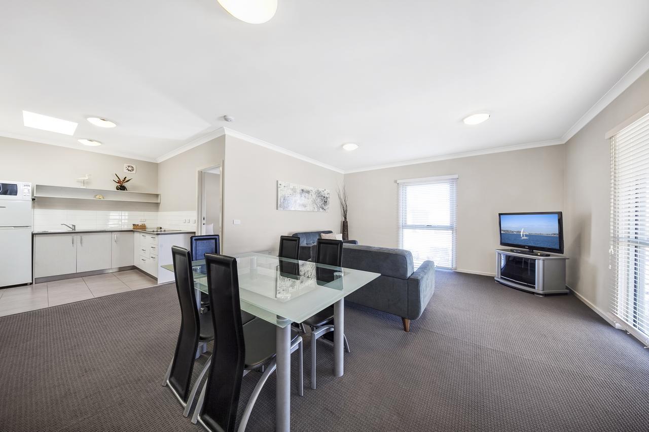 Moonlight Bay Apartments Rye Extérieur photo