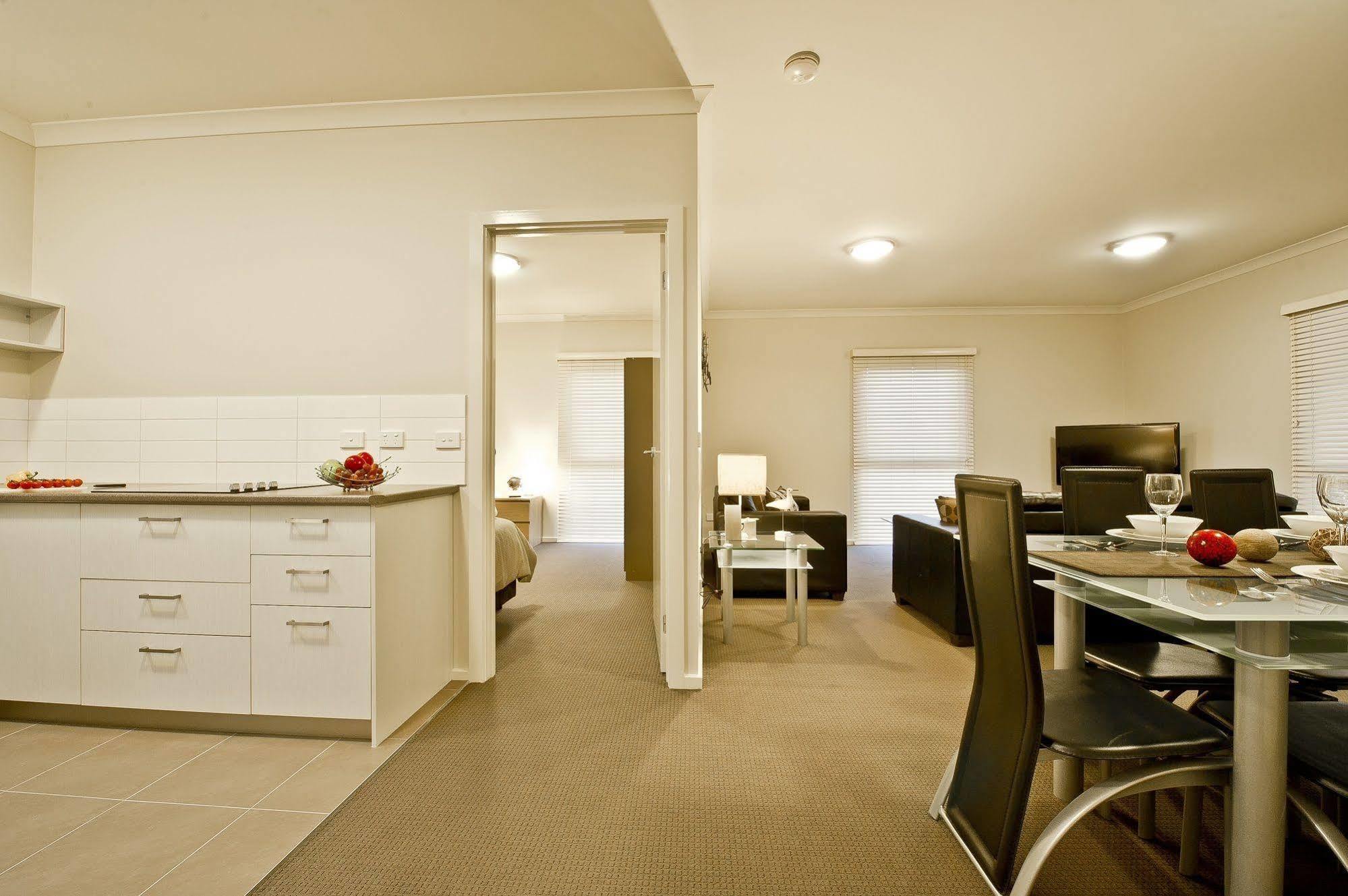 Moonlight Bay Apartments Rye Extérieur photo