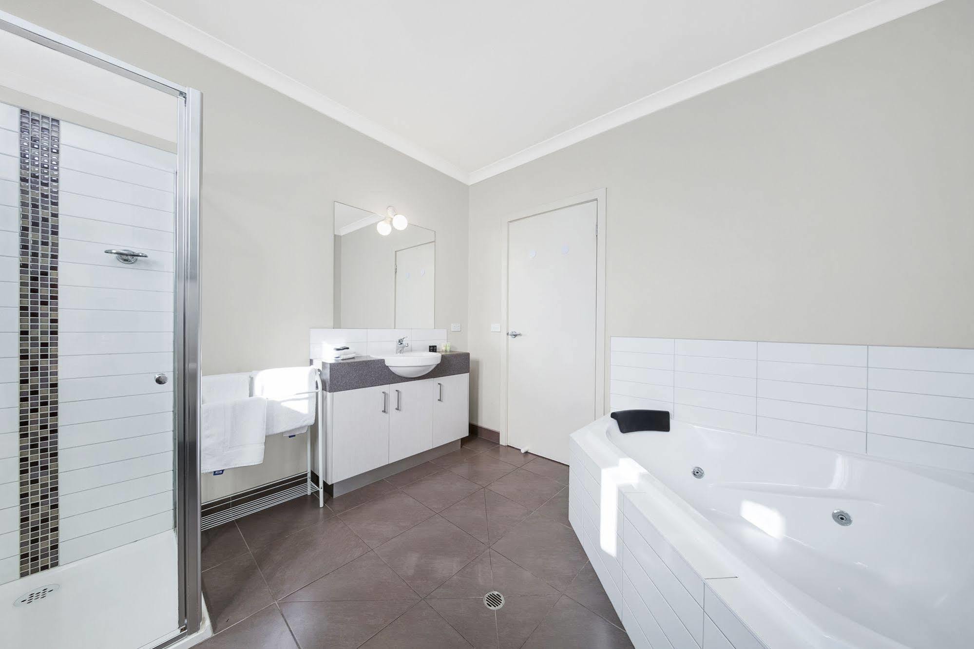 Moonlight Bay Apartments Rye Extérieur photo