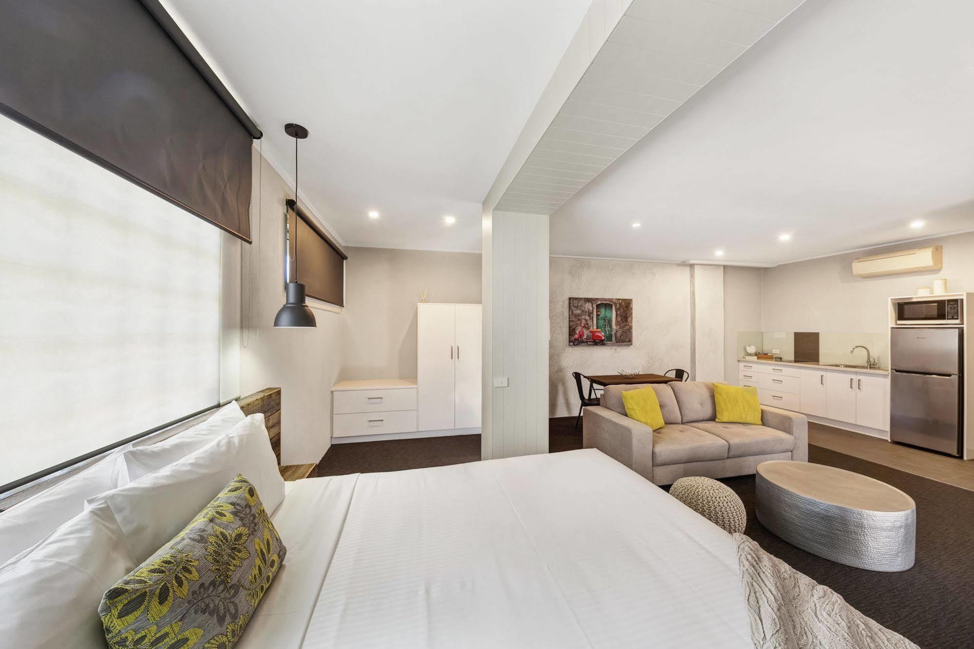 Moonlight Bay Apartments Rye Extérieur photo