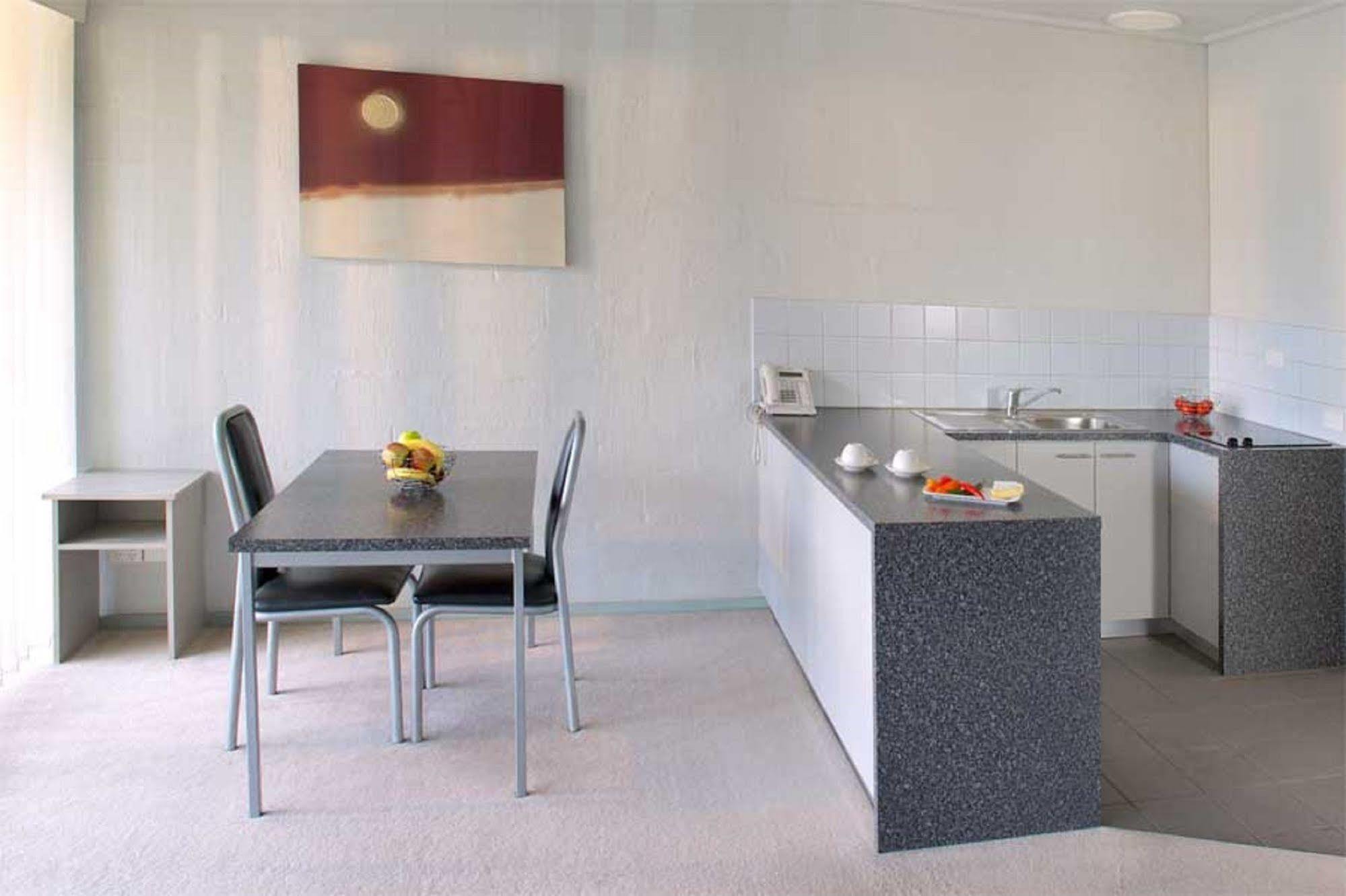 Moonlight Bay Apartments Rye Extérieur photo