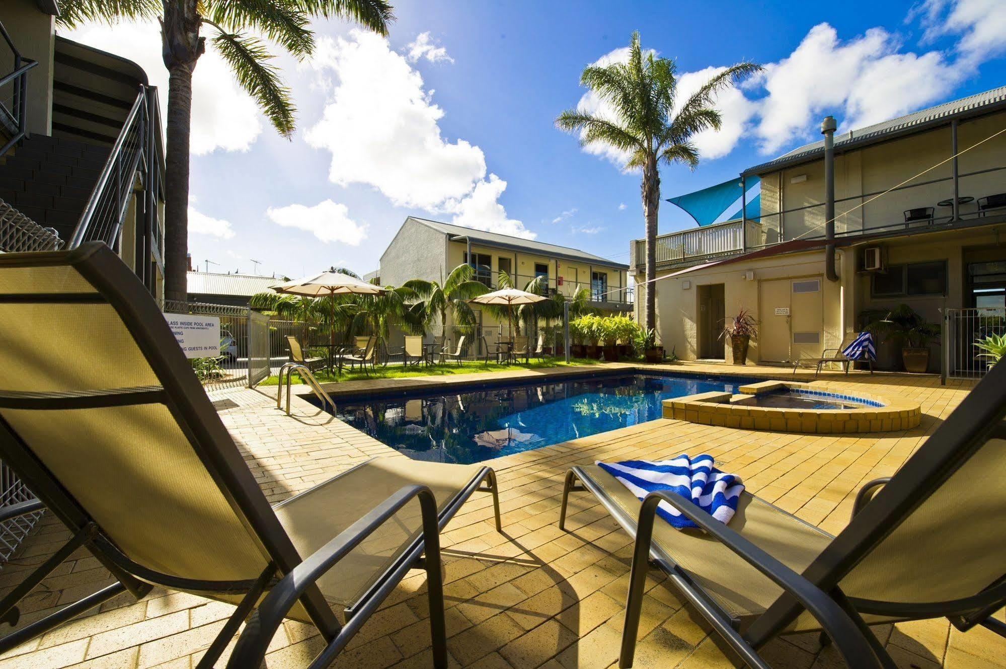 Moonlight Bay Apartments Rye Extérieur photo