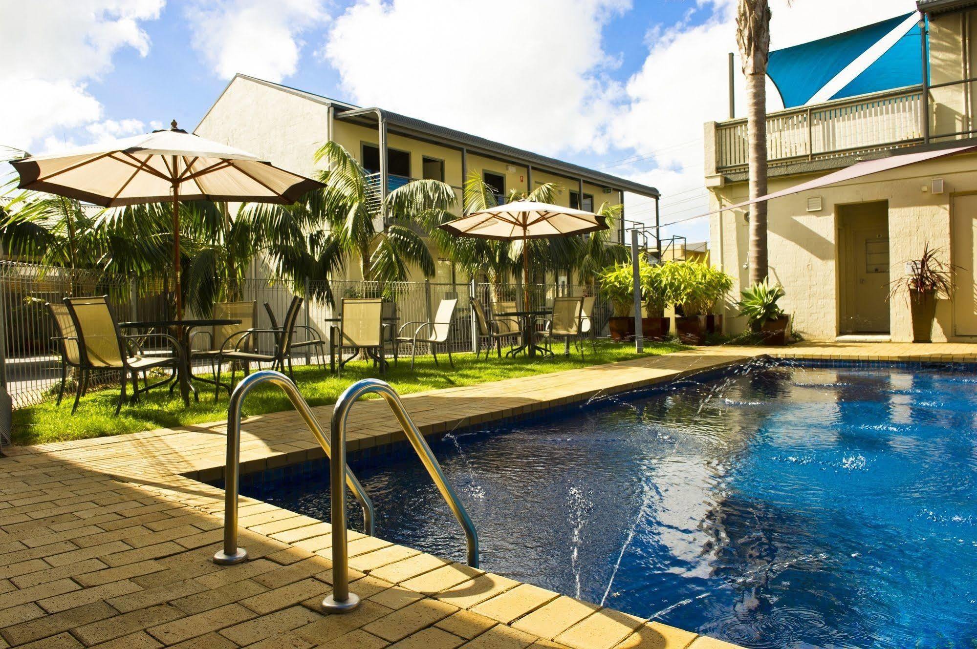 Moonlight Bay Apartments Rye Extérieur photo