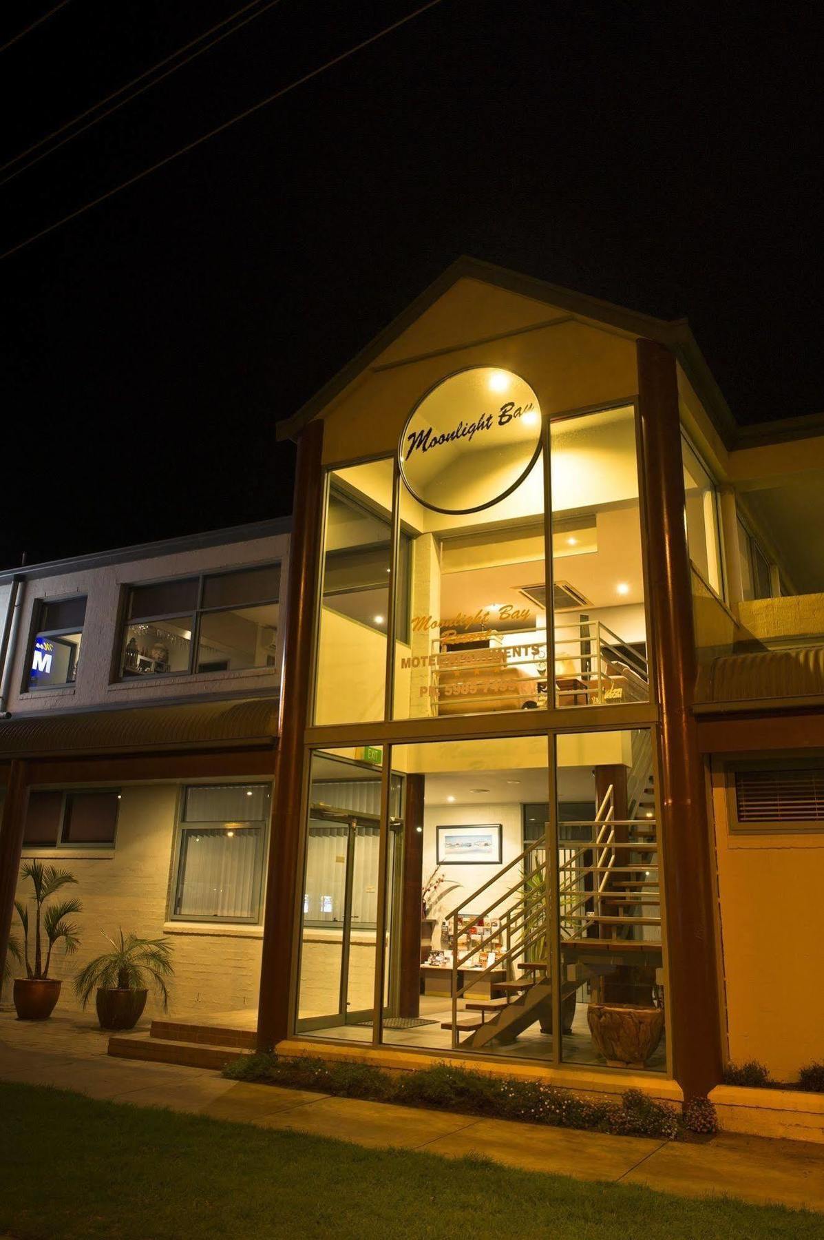 Moonlight Bay Apartments Rye Extérieur photo